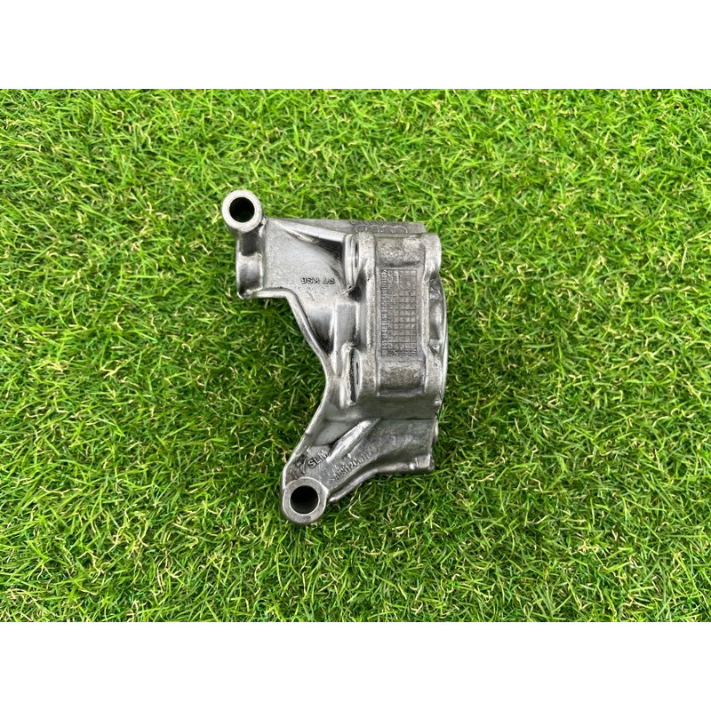 Кронштейн насоса гидроусилителя (кронштейны двигателя) AUDI Q7 4L 2014 3.0 TFSi CTWB 06E145393G