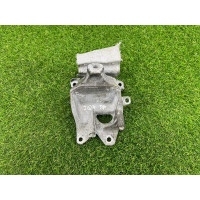 Кріплення подушки двигуна