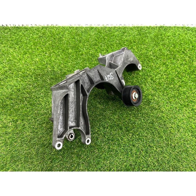 Кронштейн генератора (кронштейны двигателя) AUDI Q7 4L 2007 3.6 022260087F