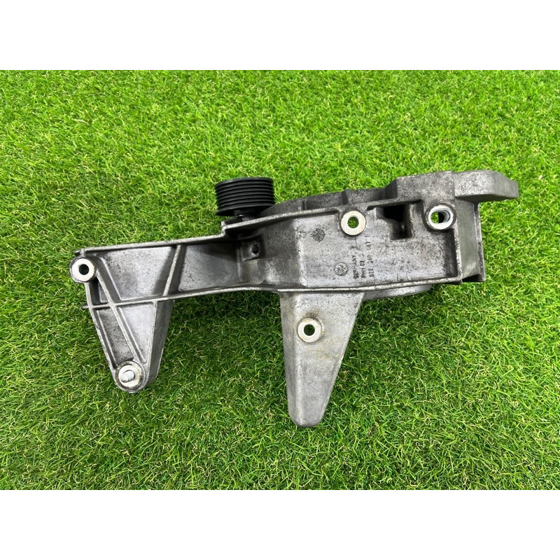 Кронштейн генератора (кронштейны двигателя) AUDI Q7 4L 2007 3.6 022260087F