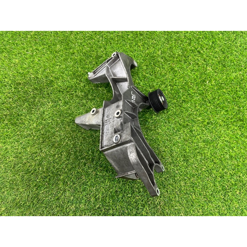 Кронштейн генератора (кронштейны двигателя) AUDI Q7 4L 2007 3.6 022260087F