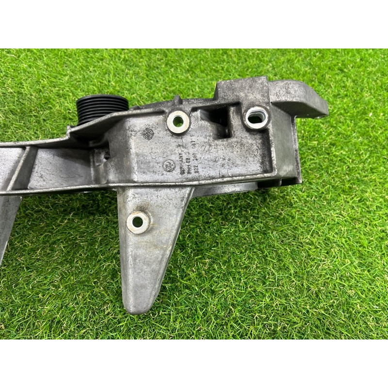 Кронштейн генератора (кронштейны двигателя) AUDI Q7 4L 2007 3.6 022260087F