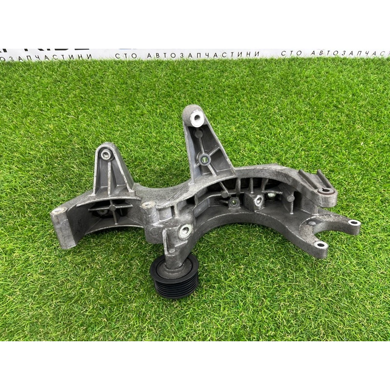 Кронштейн генератора (кронштейны двигателя) AUDI Q7 4L 2007 3.6 022260087F