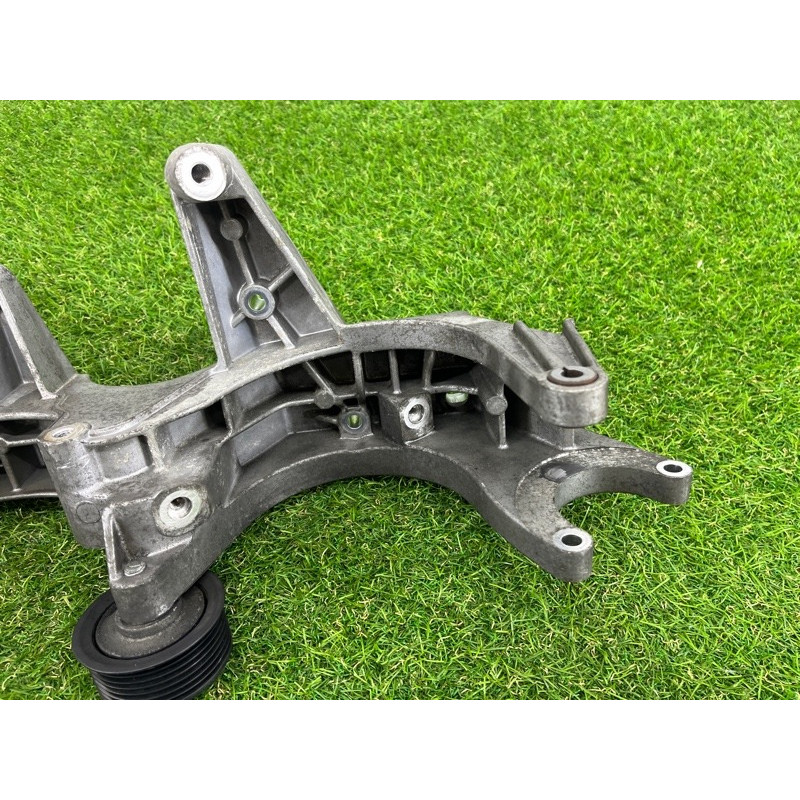 Кронштейн генератора (кронштейны двигателя) AUDI Q7 4L 2007 3.6 022260087F