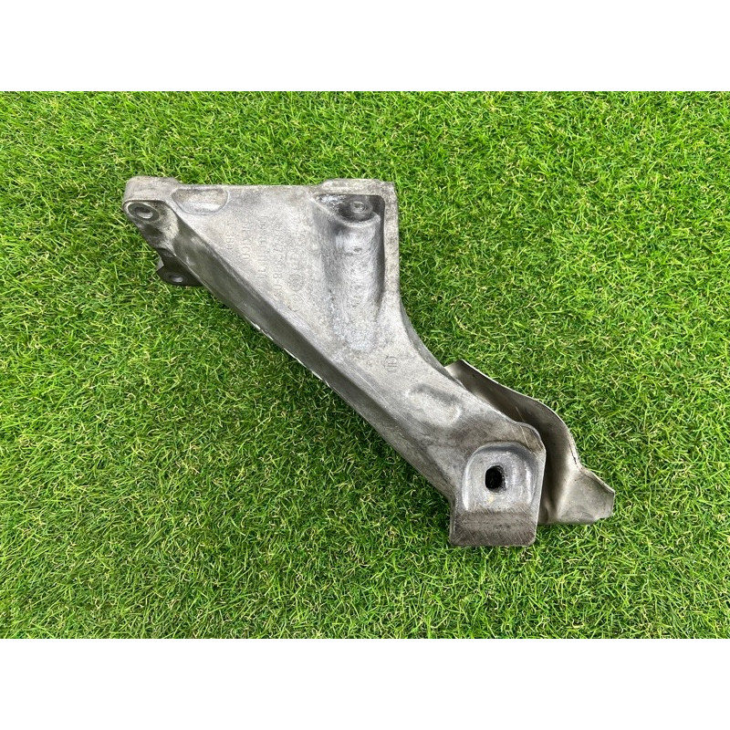 Кронштейн двигателя (кронштейны двигателя) BMW X5 E70 2008 4.8 N62/TU 22116776136