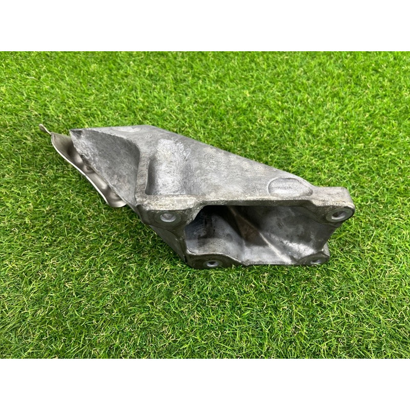 Кронштейн двигателя (кронштейны двигателя) BMW X5 E70 2008 4.8 N62/TU 22116776136