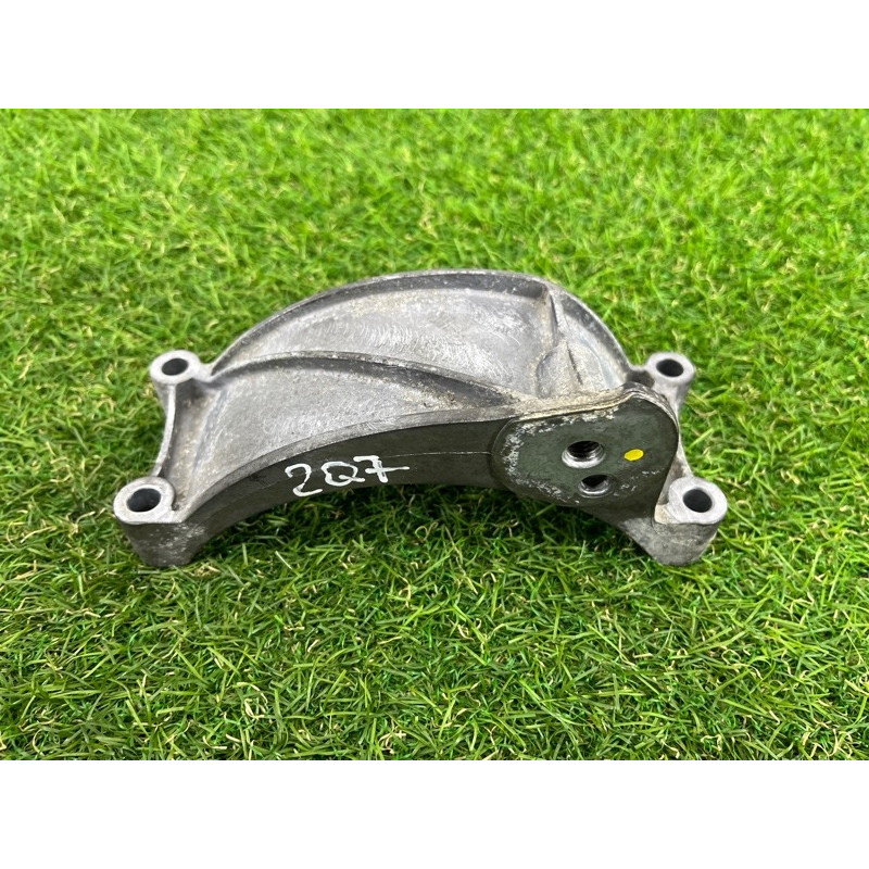 Кронштейн генератора (кронштейны двигателя) AUDI Q7 4M 2018 3.0 TFSi 06E903143D