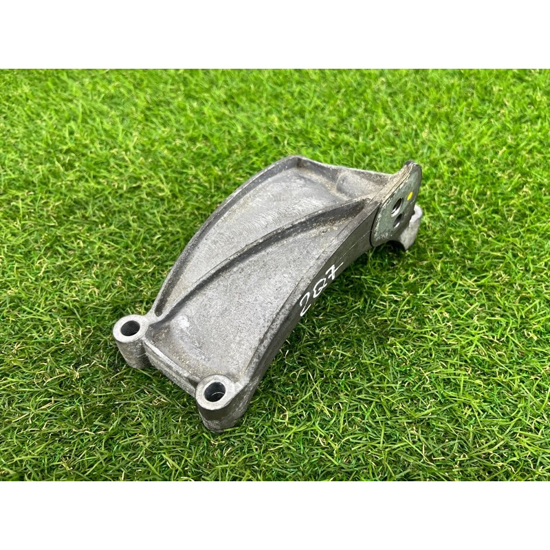 Кронштейн генератора (кронштейны двигателя) AUDI Q7 4M 2018 3.0 TFSi 06E903143D