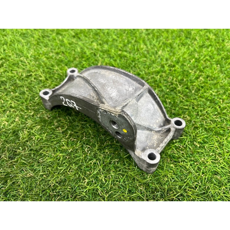 Кронштейн генератора (кронштейны двигателя) AUDI Q7 4M 2018 3.0 TFSi 06E903143D