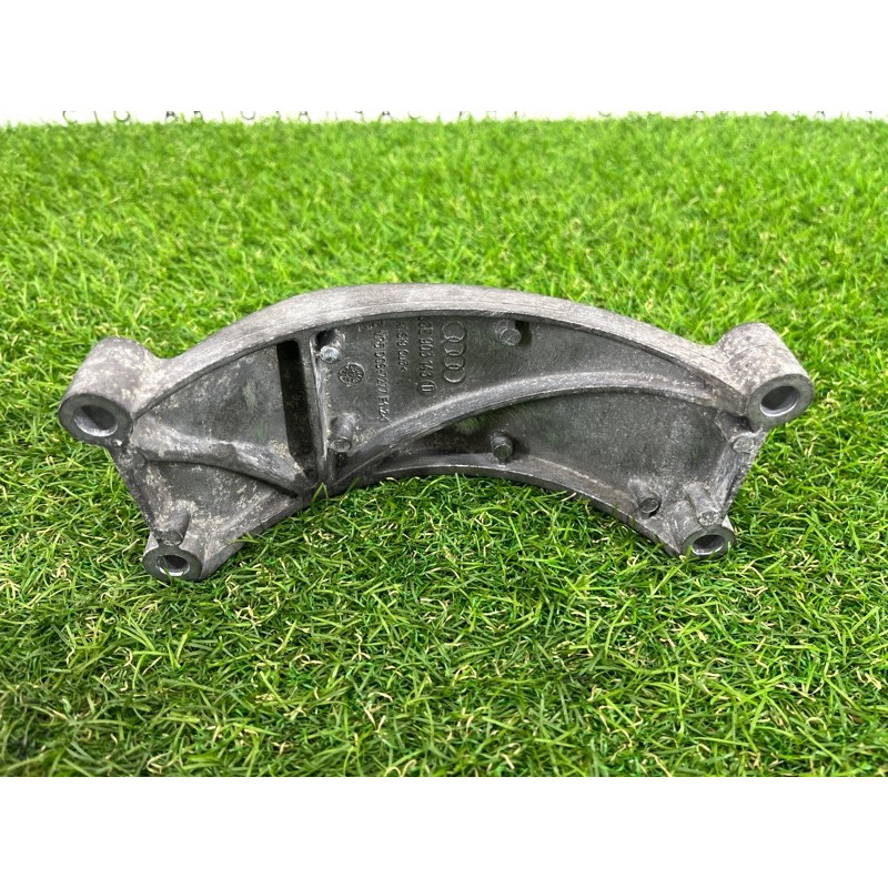 Кронштейн генератора (кронштейны двигателя) AUDI Q7 4M 2018 3.0 TFSi 06E903143D