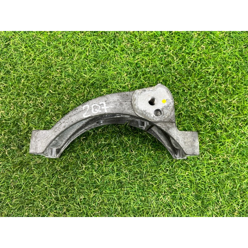 Кронштейн генератора (кронштейны двигателя) AUDI Q7 4M 2018 3.0 TFSi 06E903143D