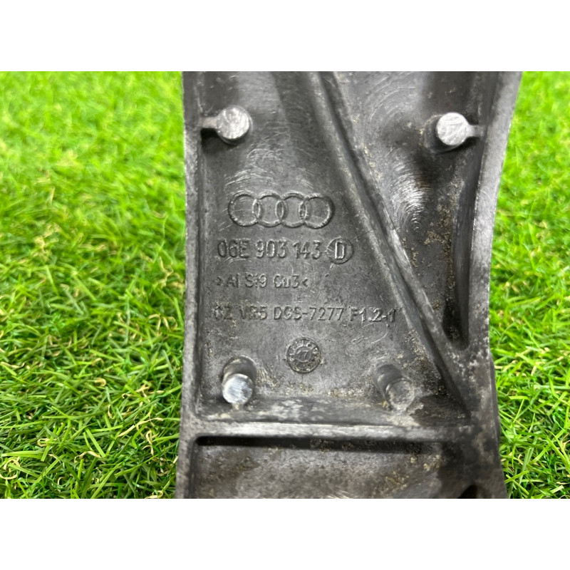 Кронштейн генератора (кронштейны двигателя) AUDI Q7 4M 2018 3.0 TFSi 06E903143D
