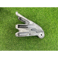 Кріплення подушки двигуна