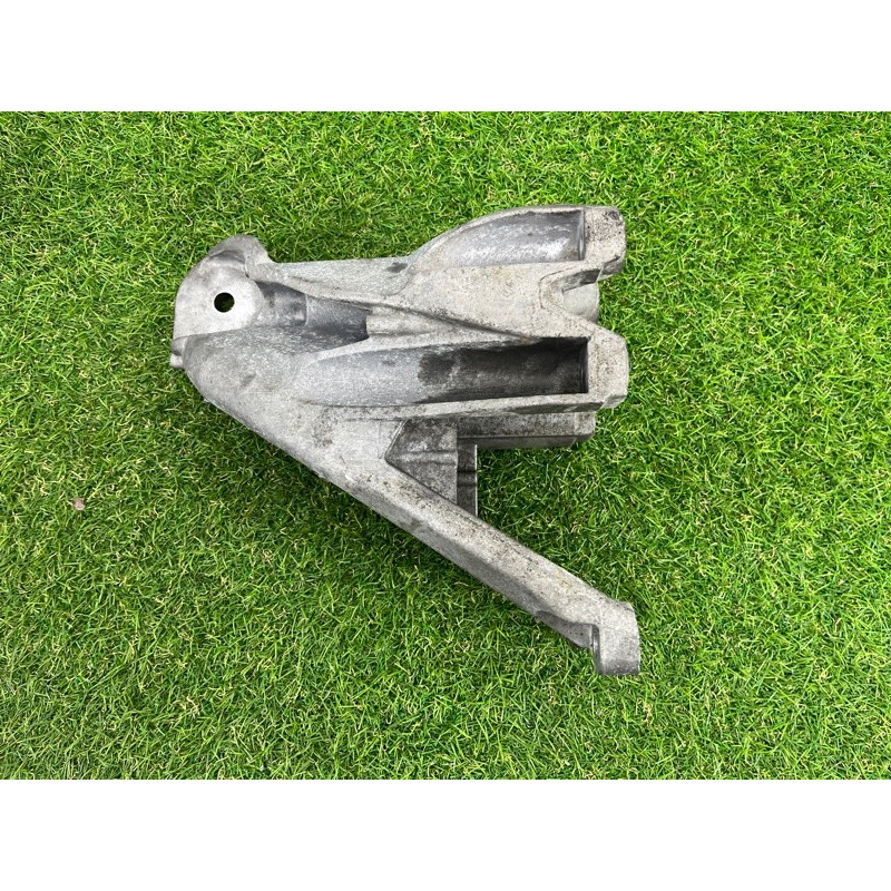 Кронштейн подушки двигателя (кронштейны двигателя) Volkswagen Touareg NF 2012 3.6 03H199308