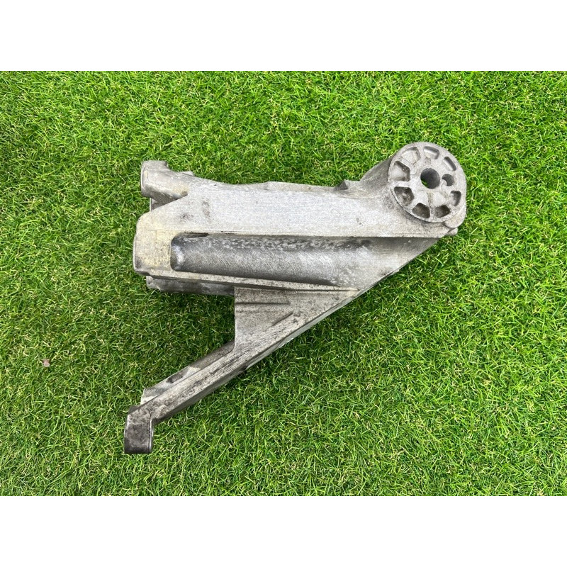 Кронштейн подушки двигателя (кронштейны двигателя) Volkswagen Touareg NF 2012 3.6 03H199308