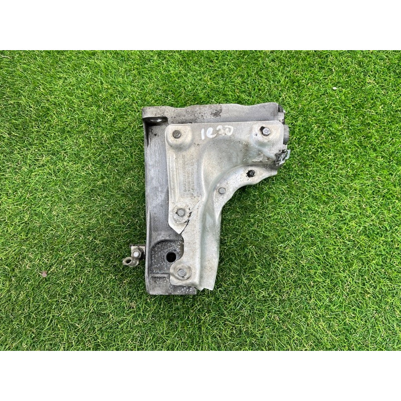 Кронштейн двигателя (кронштейны двигателя) BMW X5 E70 2008 4.8 N62/TU 22116777267