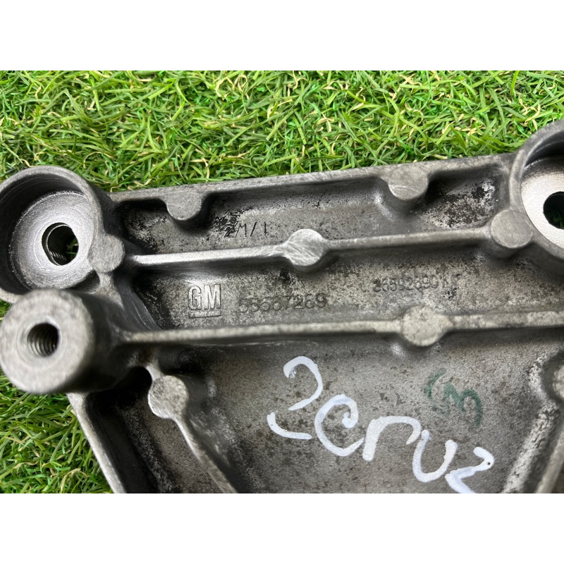 Кронштейн компрессора кондиционера (кронштейны двигателя) CHEVROLET Cruze J300 2011 1.4 55567289