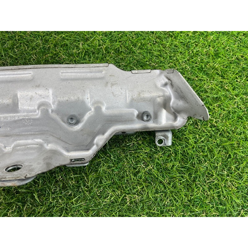 Защита коллектора (выпускная система) Volkswagen Passat B7 2016 1.8 06K145325A