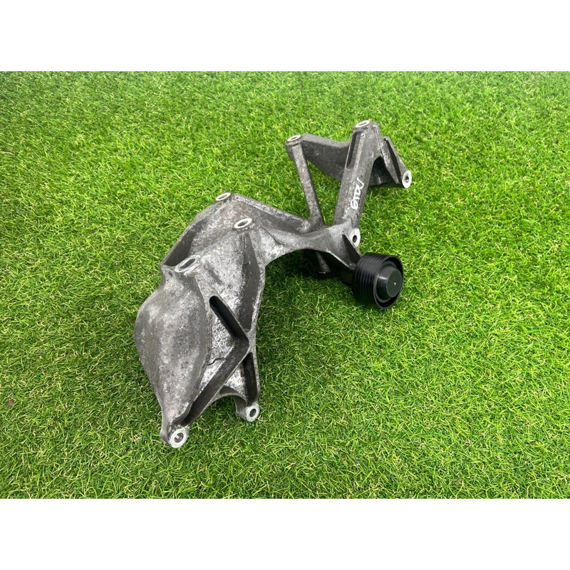 Кронштейн генератора (кронштейны двигателя) Volkswagen Touareg NF 2012 3.6 03H260087E