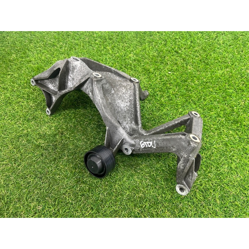 Кронштейн генератора (кронштейны двигателя) Volkswagen Touareg NF 2012 3.6 03H260087E