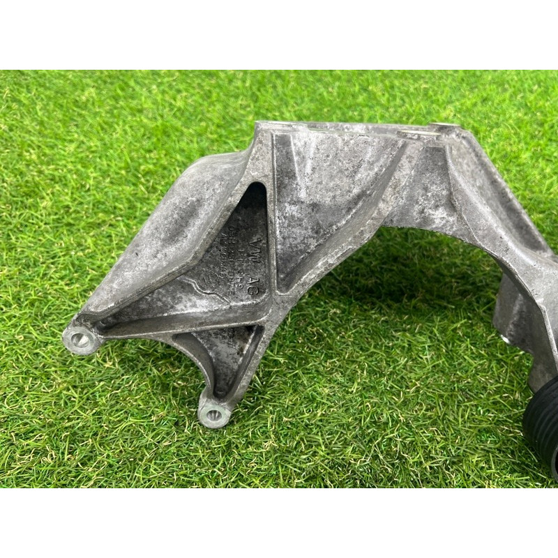 Кронштейн генератора (кронштейны двигателя) Volkswagen Touareg NF 2012 3.6 03H260087E