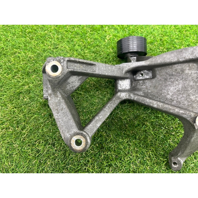 Кронштейн генератора (кронштейны двигателя) Volkswagen Touareg NF 2012 3.6 03H260087E