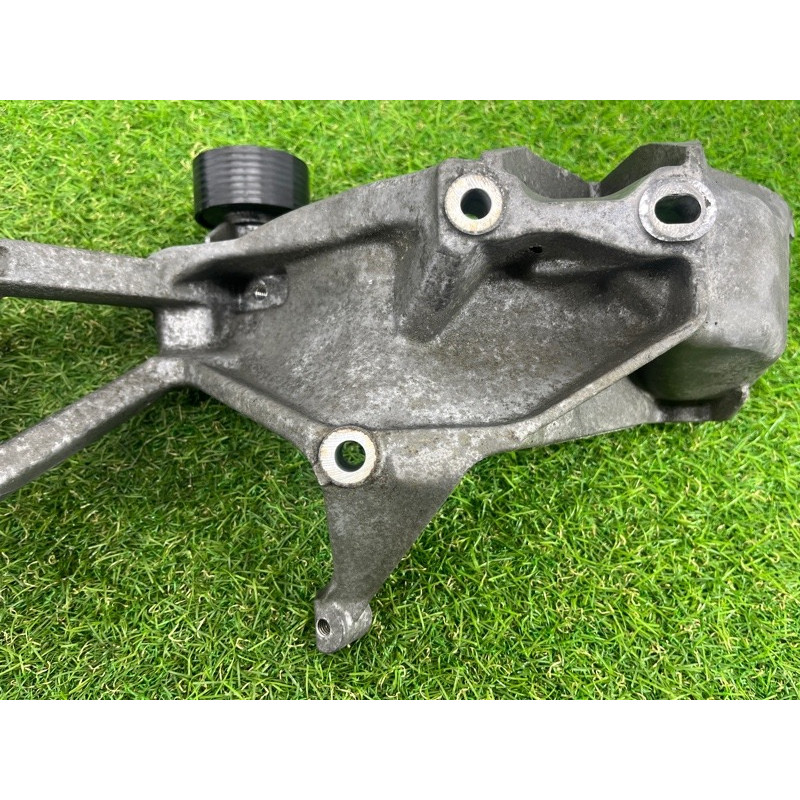 Кронштейн генератора (кронштейны двигателя) Volkswagen Touareg NF 2012 3.6 03H260087E