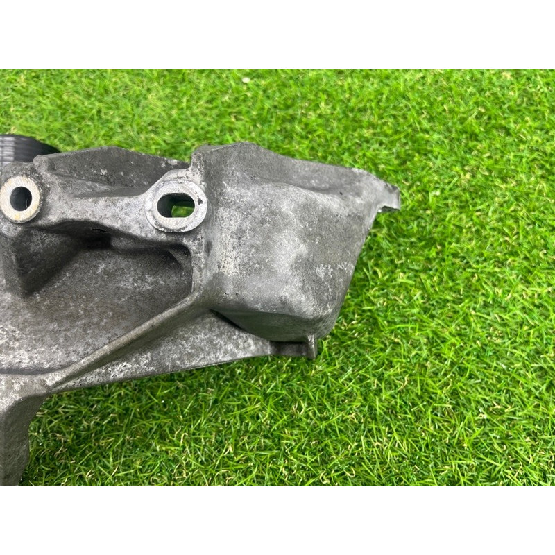 Кронштейн генератора (кронштейны двигателя) Volkswagen Touareg NF 2012 3.6 03H260087E