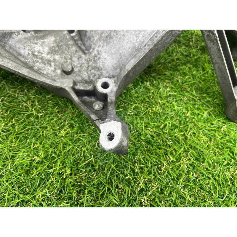 Кронштейн генератора (кронштейны двигателя) Volkswagen Touareg NF 2012 3.6 03H260087E