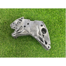 Кронштейн двигателя