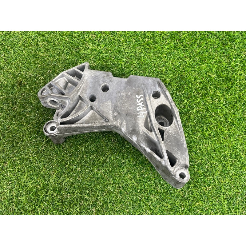 Кронштейн двигателя (кронштейны двигателя) Volkswagen Passat B7 2016 1.8 06K199207A