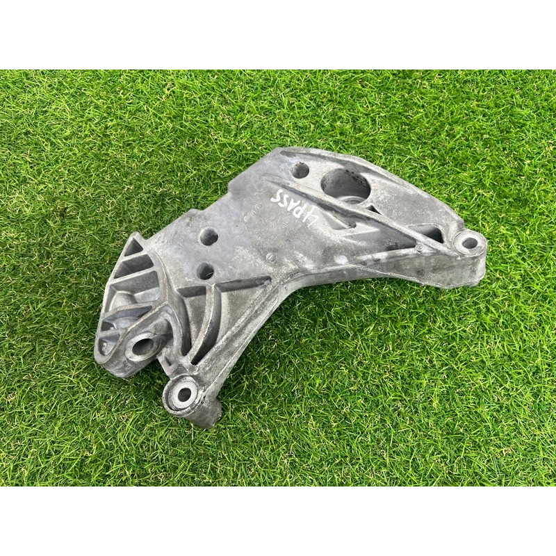 Кронштейн двигателя (кронштейны двигателя) Volkswagen Passat B7 2016 1.8 06K199207A