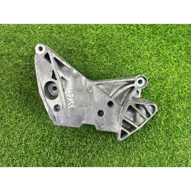 Кронштейн двигателя (кронштейны двигателя) Volkswagen Passat B7 2016 1.8 06K199207A