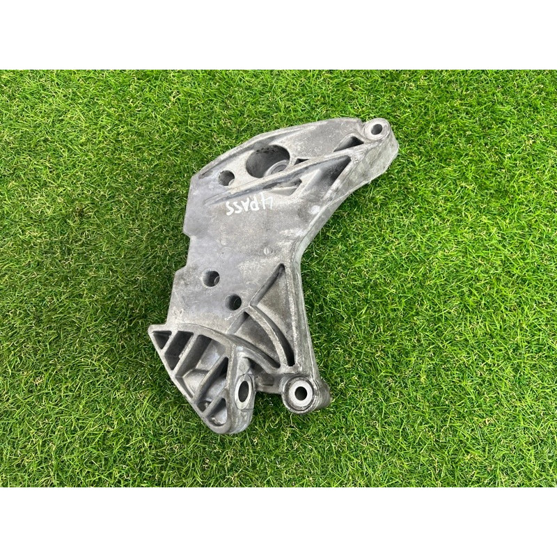 Кронштейн двигателя (кронштейны двигателя) Volkswagen Passat B7 2016 1.8 06K199207A