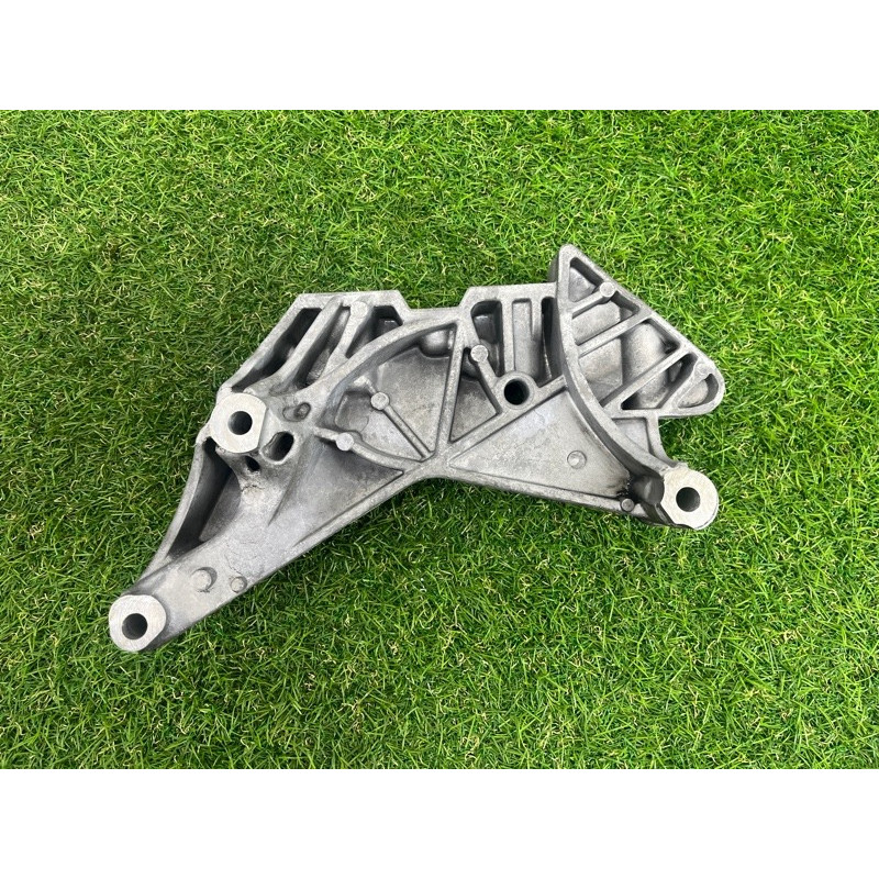 Кронштейн двигателя (кронштейны двигателя) Volkswagen Passat B7 2016 1.8 06K199207A