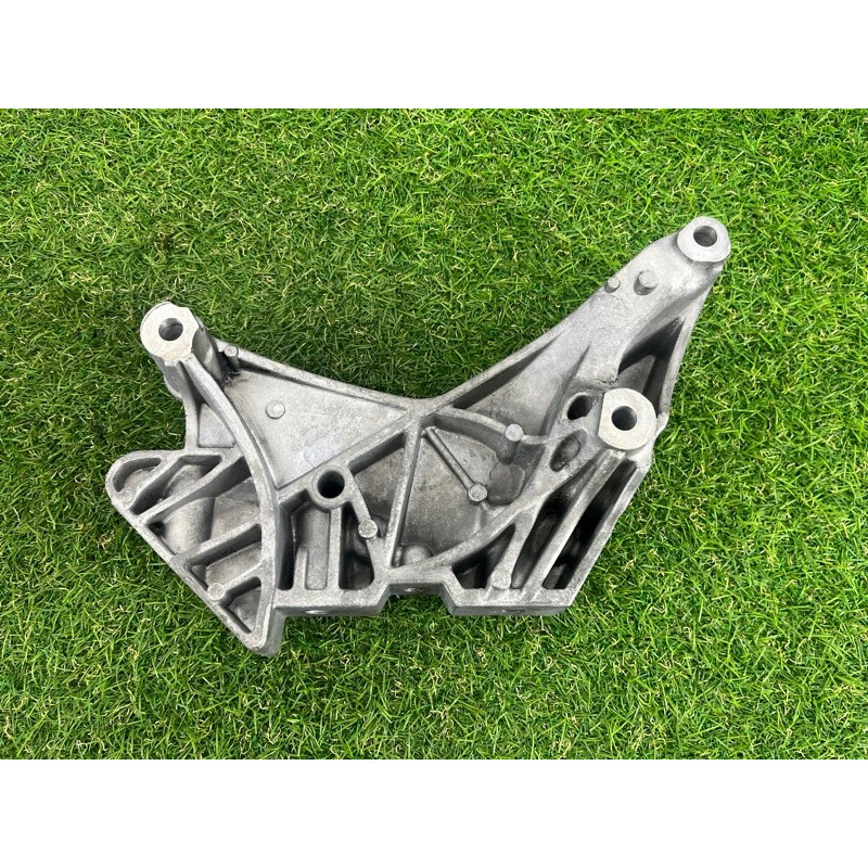 Кронштейн двигателя (кронштейны двигателя) Volkswagen Passat B7 2016 1.8 06K199207A