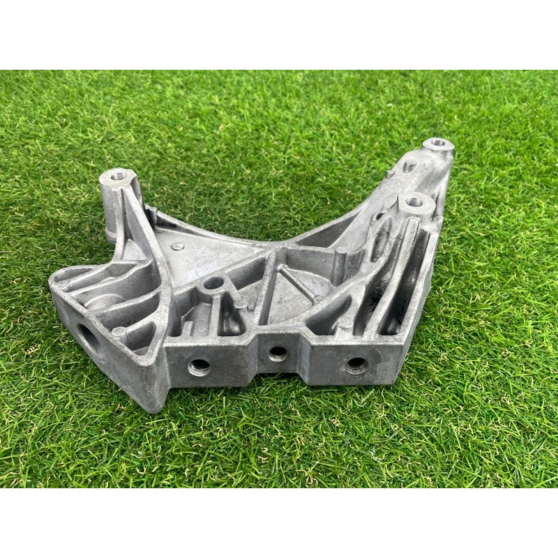 Кронштейн двигателя (кронштейны двигателя) Volkswagen Passat B7 2016 1.8 06K199207A