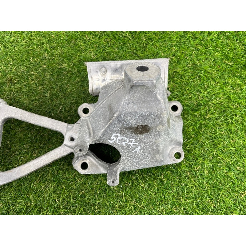 Кронштейн подушки двигателя (кронштейны двигателя) AUDI Q7 4M 2017 3.0 TFSi CREC 4M0199307AE