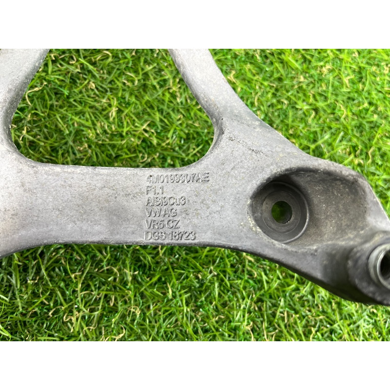 Кронштейн подушки двигателя (кронштейны двигателя) AUDI Q7 4M 2017 3.0 TFSi CREC 4M0199307AE