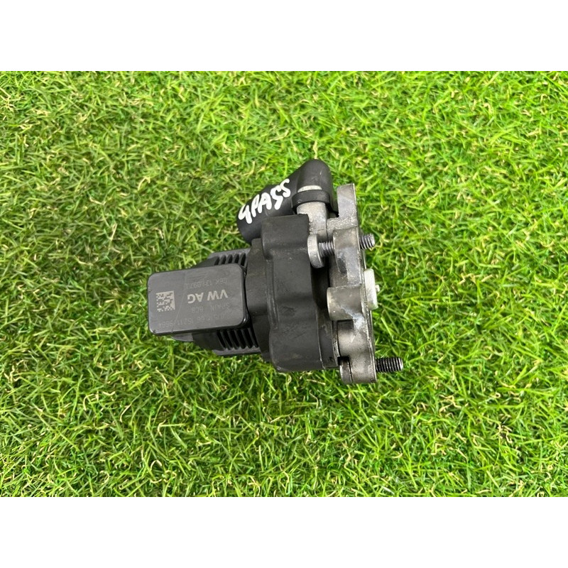 Клапан ЕГР (двигатель и элементы) Volkswagen Passat B7 2016 1.8 06K131097L