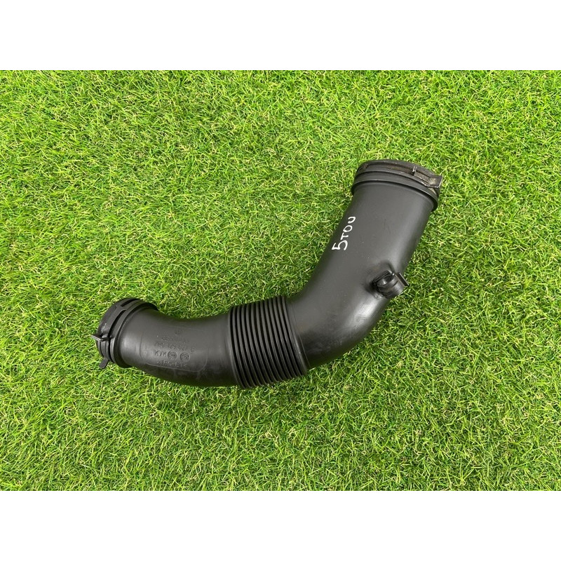 Патрубок воздушного фильтра (впускная система) Volkswagen Touareg NF 2012 3.0 7P0129627E