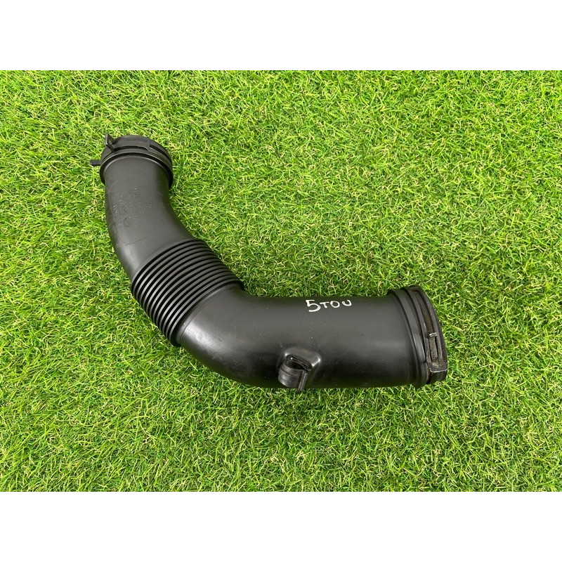 Патрубок воздушного фильтра (впускная система) Volkswagen Touareg NF 2012 3.0 7P0129627E