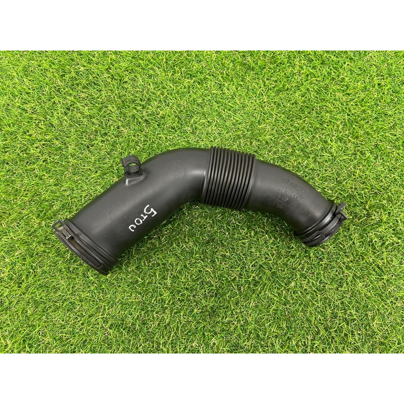 Патрубок воздушного фильтра (впускная система) Volkswagen Touareg NF 2012 3.0 7P0129627E