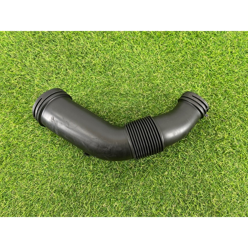 Патрубок воздушного фильтра (впускная система) Volkswagen Touareg NF 2012 3.0 7P0129627E