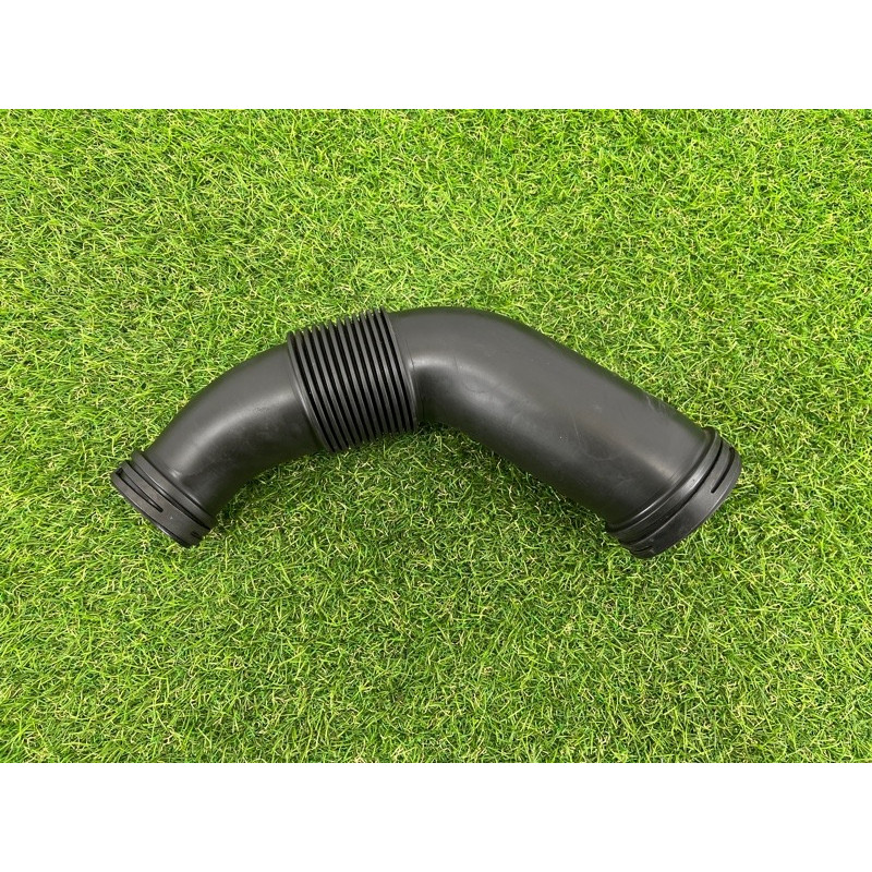 Патрубок воздушного фильтра (впускная система) Volkswagen Touareg NF 2012 3.0 7P0129627E