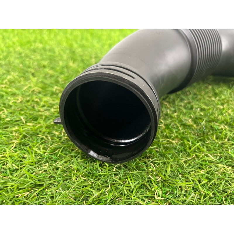 Патрубок воздушного фильтра (впускная система) Volkswagen Touareg NF 2012 3.0 7P0129627E