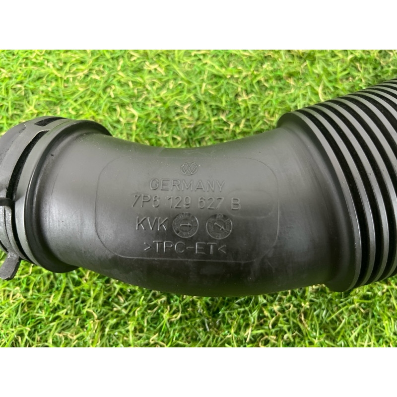 Патрубок воздушного фильтра (впускная система) Volkswagen Touareg NF 2012 3.0 7P0129627E