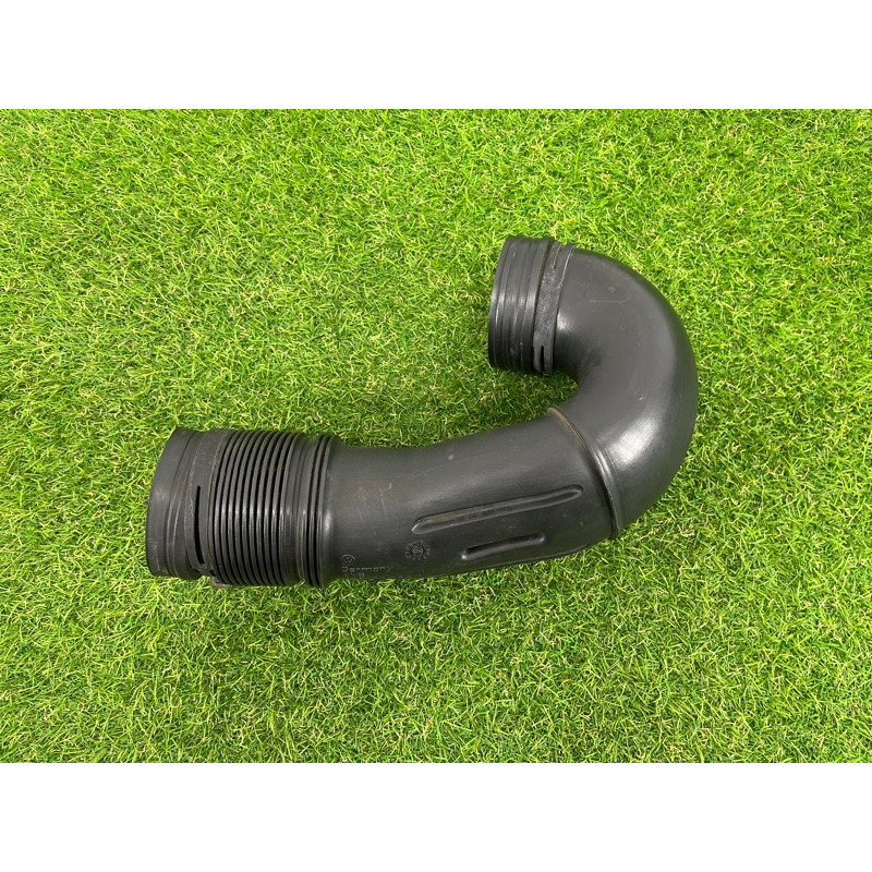 Патрубок воздушного фильтра (впускная система) Volkswagen Touareg NF 2012 3.6 7P6129684B