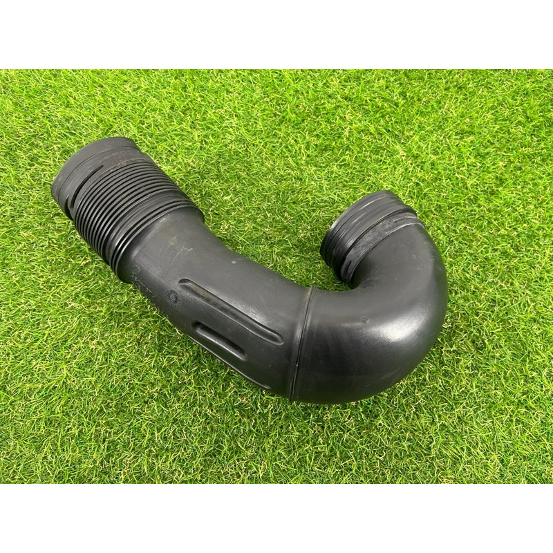 Патрубок воздушного фильтра (впускная система) Volkswagen Touareg NF 2012 3.6 7P6129684B