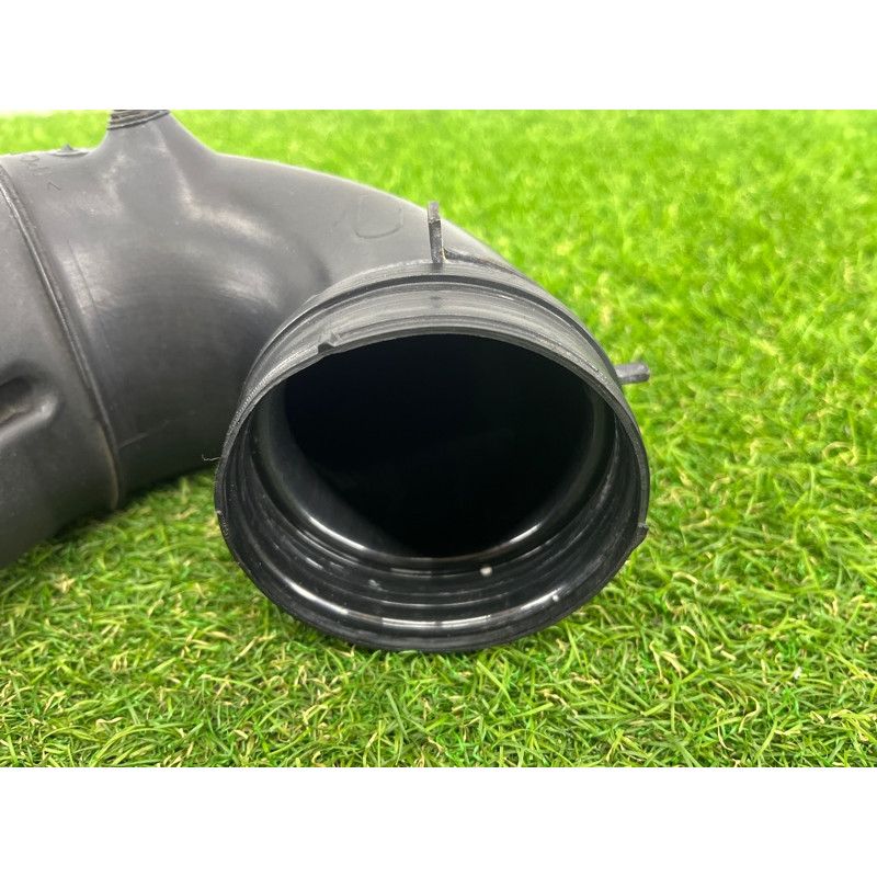 Патрубок воздушного фильтра (впускная система) Volkswagen Touareg NF 2012 3.6 7P6129684B